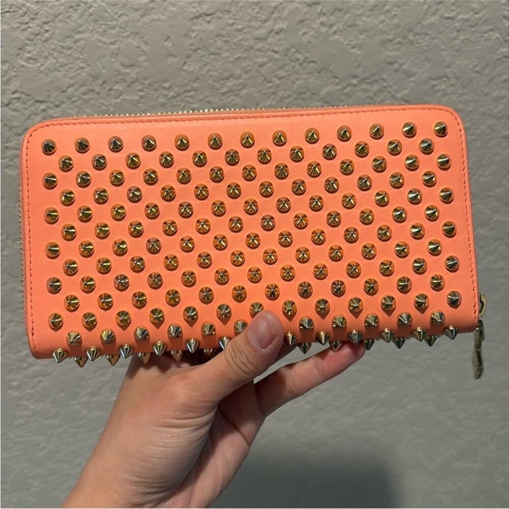 Christian Louboutin PANETTONE WALLET CALF SPIKES FLAMINGO/GOLD - Picture 2 of 12